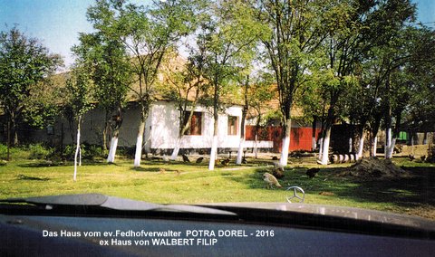 Der Friedhofsverwalter Potra Dorel wohnt im ehemaligen Haus von Walbert Philipp.
Kleinschemlak 2016